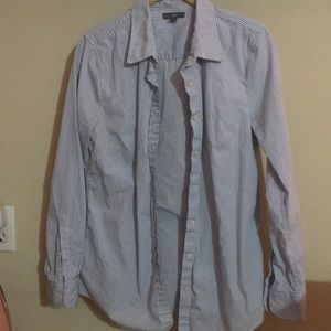 🛑 Classic pin stripe button down size medium GAP